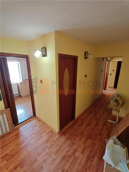Apartament cu 3 camere decomandat, mobilat în Unirii Sud