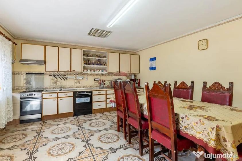 Casă cu 4 camere cu Teren 1000 Mp în Pârneava
