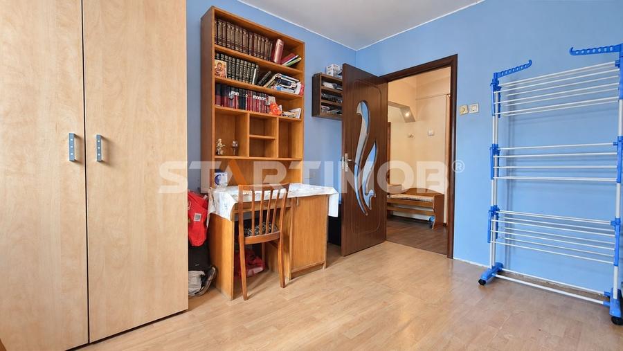 Apartament cu 3 camere decomandat în Răcădău