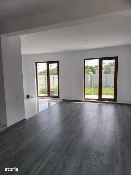 Casă cu 4 camere cu Teren 490 Mp în Corbeanca