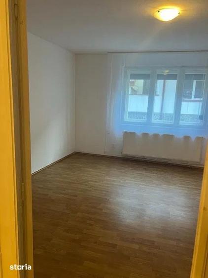 Casă cu 4 camere cu Teren 100 Mp în Schei
