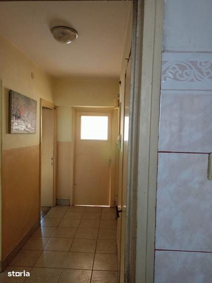 Apartament cu 3 camere decomandat în Calea București