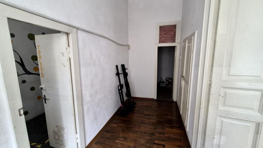Birou, de 85 mp, în Universitate