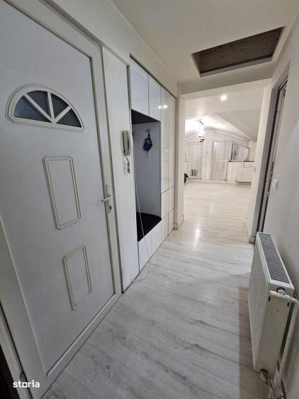 Apartament cu 3 camere decomandat, mobilat în Rovine