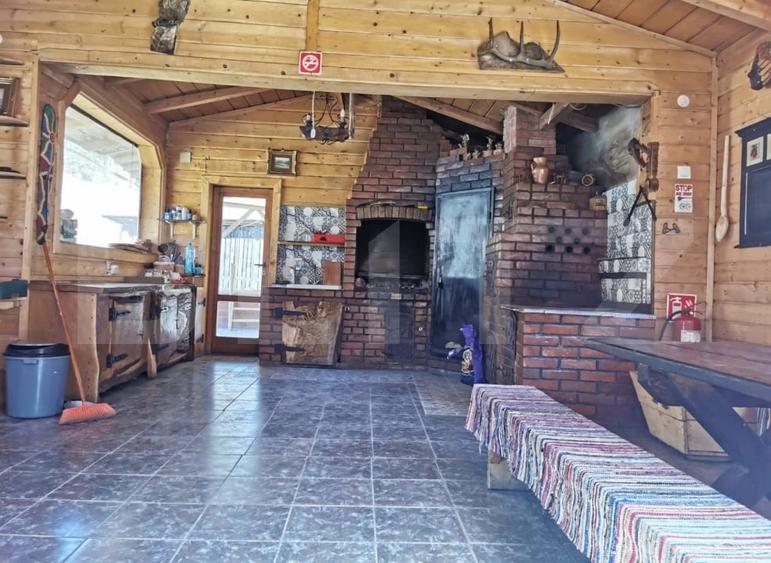 Casă individuală cu 8 camere cu Teren 3300 Mp în Exterior Vest