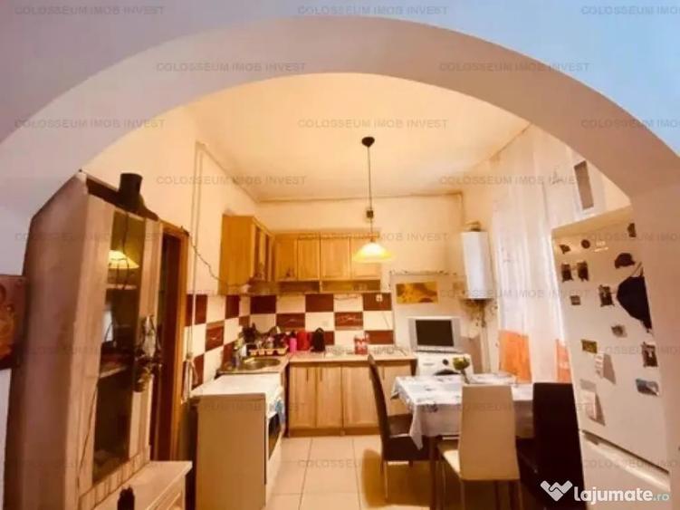 Apartament cu 2 camere decomandat în Centrul Istoric