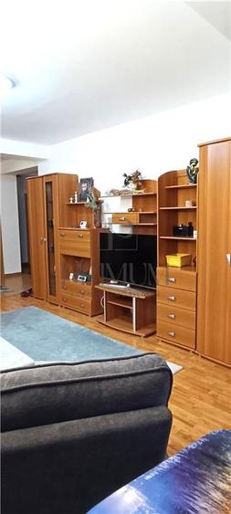 Apartament cu 4 camere decomandat în Aradului