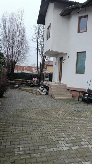 Casă cu 4 camere cu Teren 400 Mp în Central