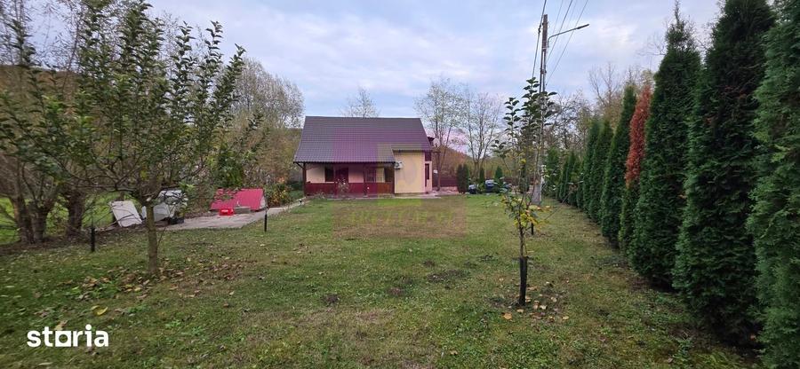 Casă cu 5 camere cu Teren 993 Mp în Adunați