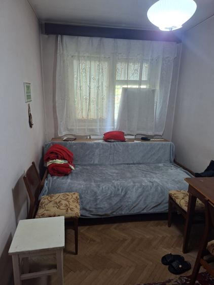 Apartament cu 3 camere nedecomandat în Obor
