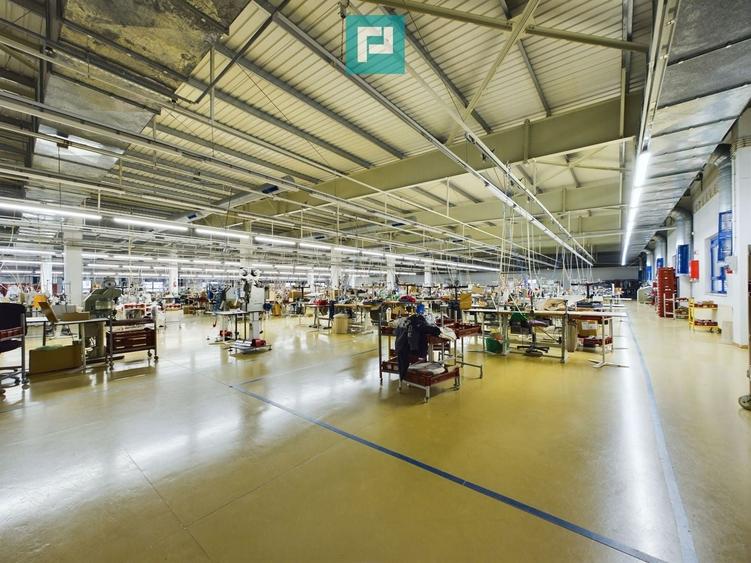Spațiu industrial, de 6,879 mp, în Sânleani