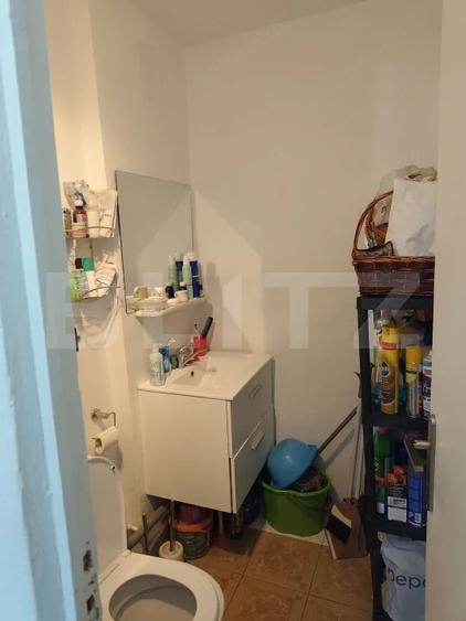 Apartament cu 3 camere semidecomandat în Filiași