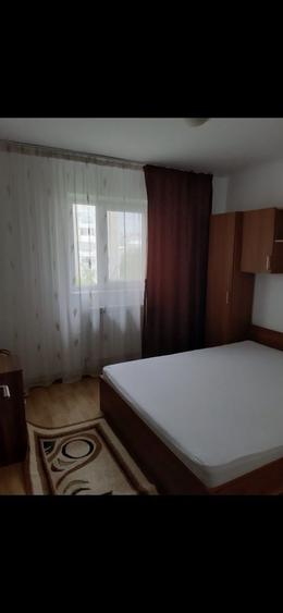 Apartament cu 3 camere semidecomandat în Alexandru cel Bun