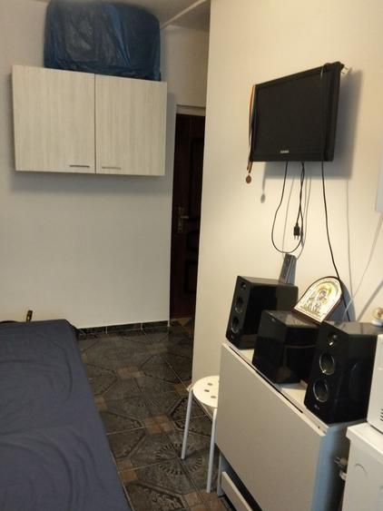 Vand garsoniera confort 3, zona Baicului,15m2.et 4/4.Garsoniera este mobilatautilata.GazeBlocul este anvelopatSector 2 - 1