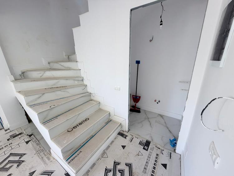 Duplex cu 4 camere cu Canalizare în Metalurgiei