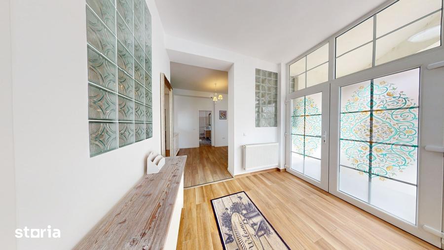 Apartament cu 3 camere semidecomandat în Ștrand