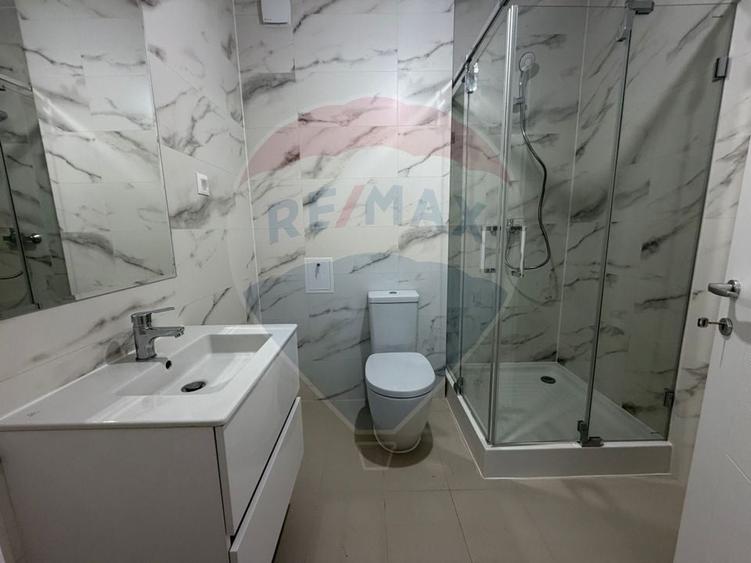 Apartament cu 3 camere decomandat în Theodor Pallady