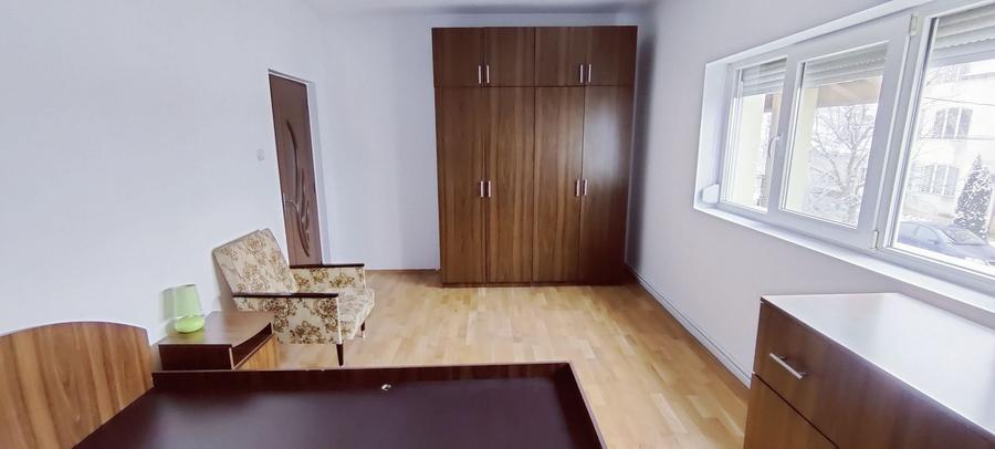 Apartament cu 5 camere decomandat, mobilat în Ghiroda