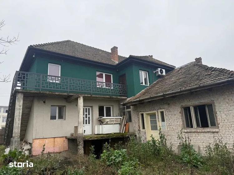 Casă cu 8 camere cu Teren 700 Mp în Semicentral