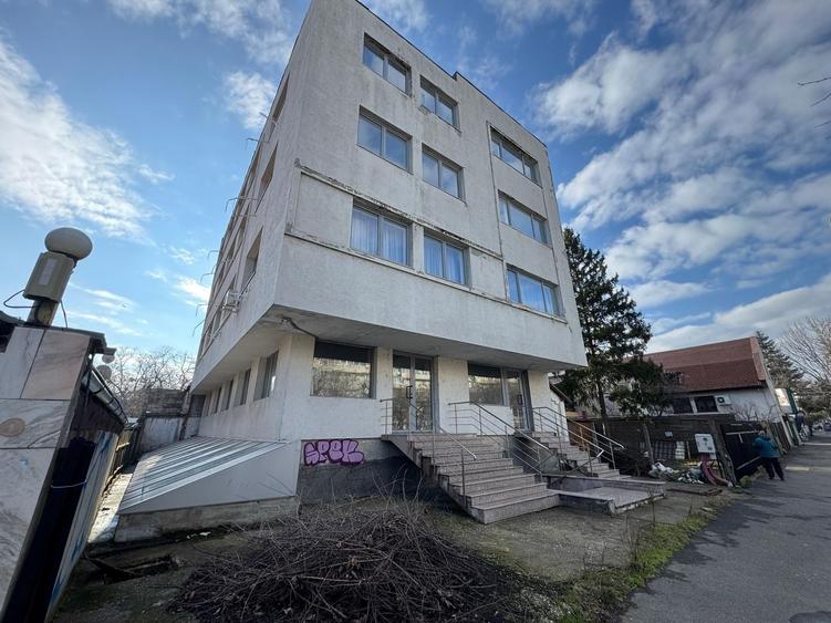 Casă cu 15 camere cu Canalizare în Domenii