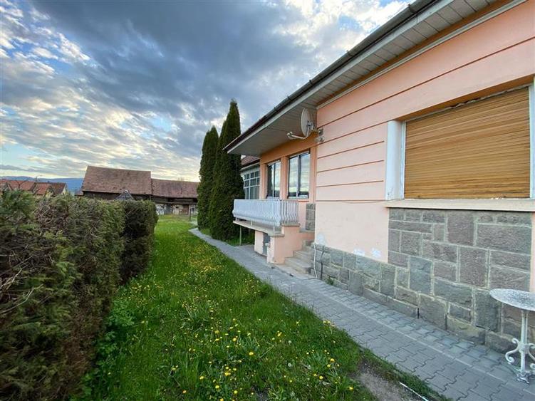Casă individuală cu 3 camere cu Teren 680 Mp în Toplița