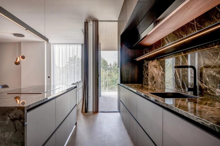 Apartament cu 3 camere decomandat în Floreasca