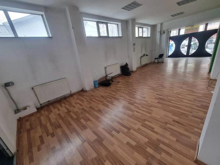 Spațiu comercial, de 70 mp, în Piața Centrală