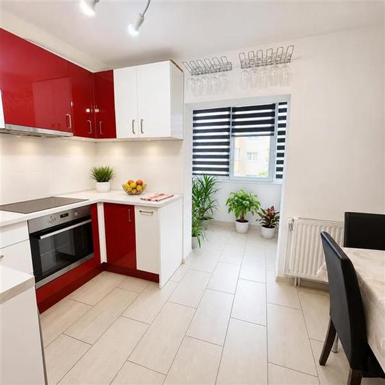 Apartament cu 3 camere decomandat, mobilat în Triaj