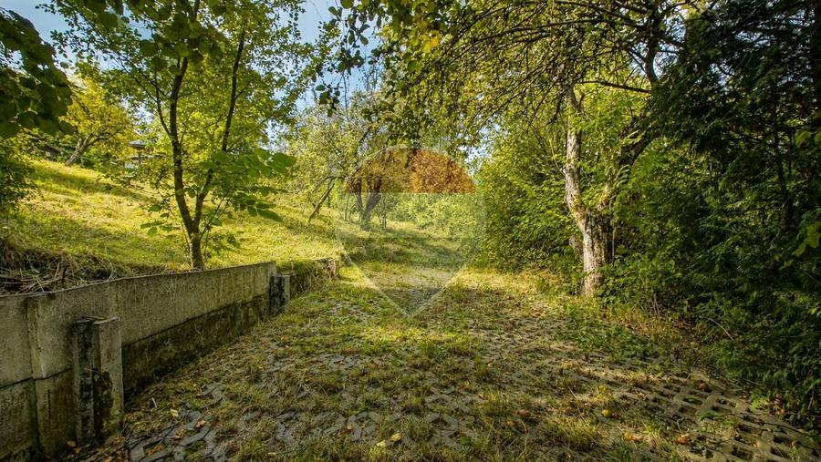 Casă individuală cu 3 camere cu Teren 1498 Mp în Schei
