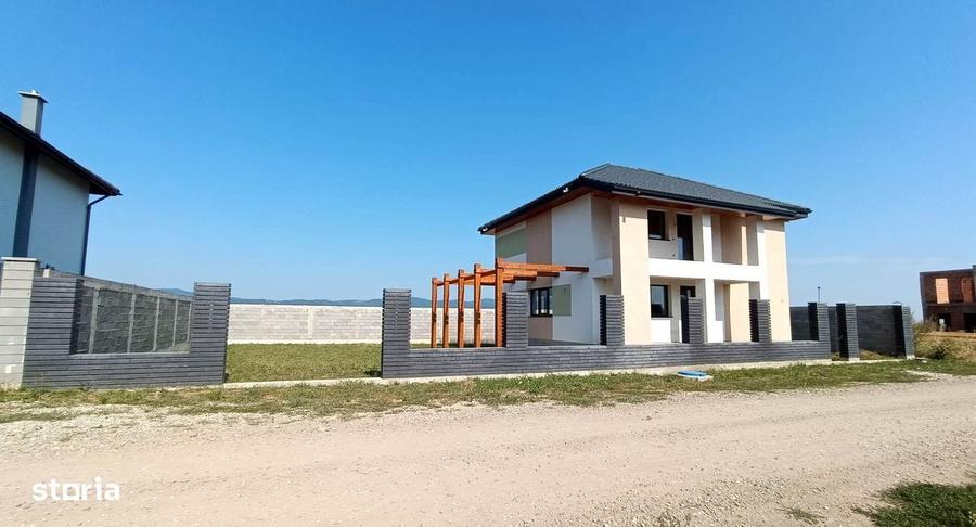Casă cu 3 camere în Cristian