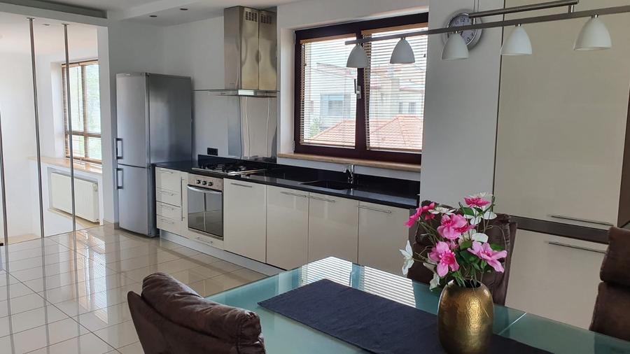 Apartament cu 3 camere în Aviatorilor