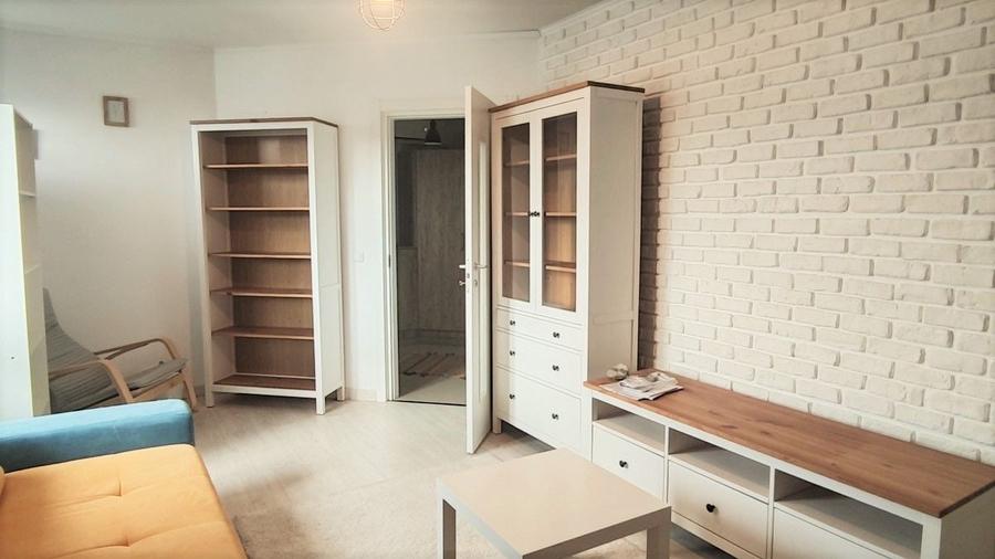 Apartament cu 2 camere decomandat în P-ța Victoriei