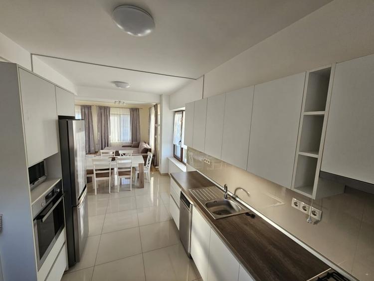 Duplex cu 4 camere cu Teren 300 Mp în Europa