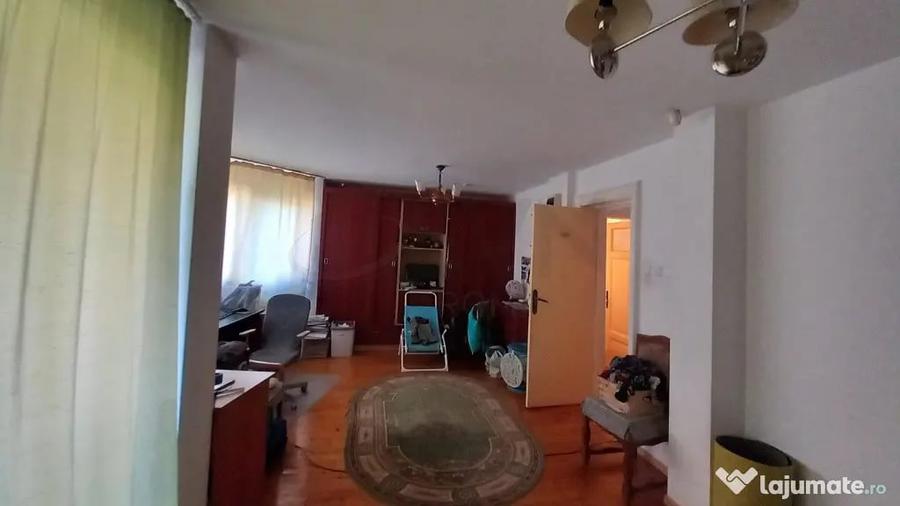 Casă cu 5 camere cu Teren 250 Mp în Băneasa