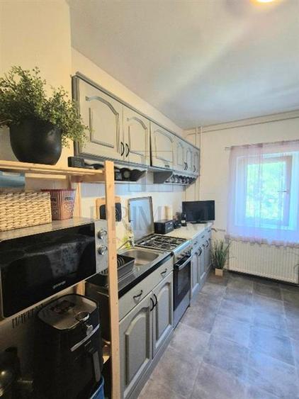 Apartament cu 2 camere semidecomandat, mobilat în Dâmbovița