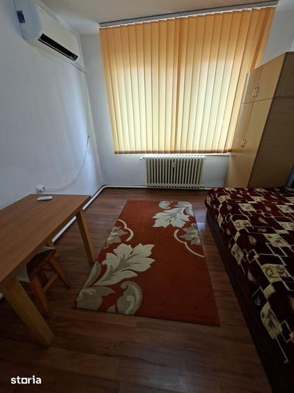 Garsonieră decomandată în Podu Roș