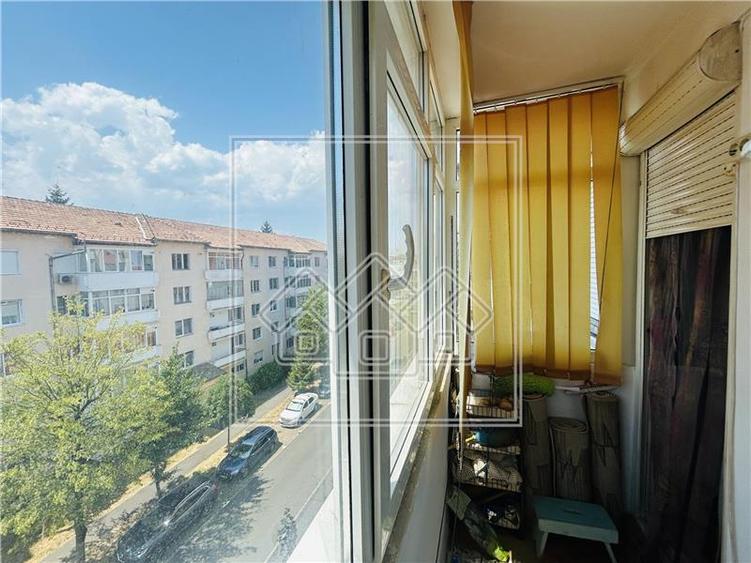 Apartament cu 3 camere semidecomandat în Cedonia