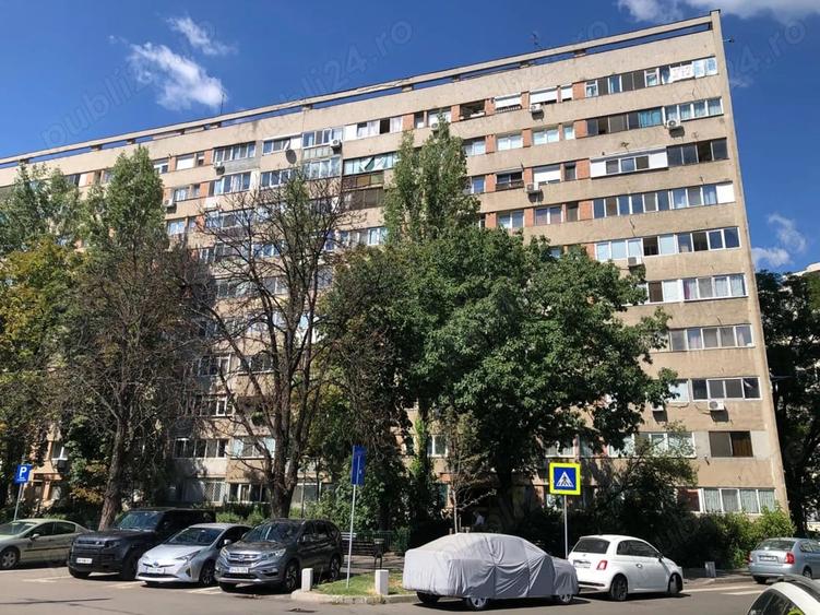 Apartament cu 3 camere semidecomandat în Gorjului