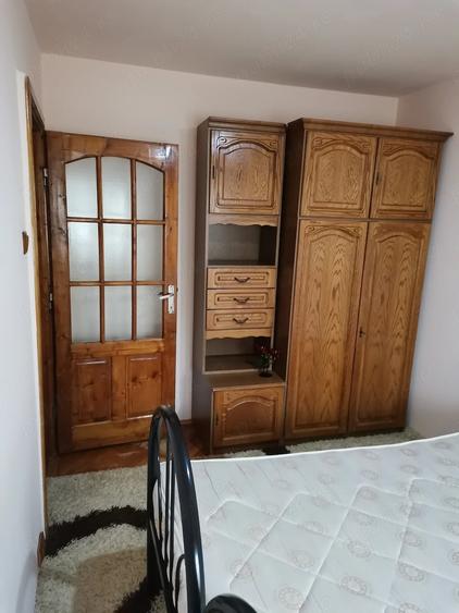 Apartament cu 4 camere semidecomandat în Dacia