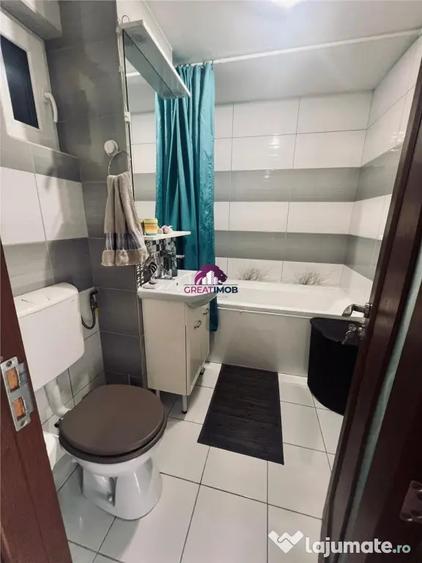 Apartament cu 2 camere decomandat, mobilat în Republicii