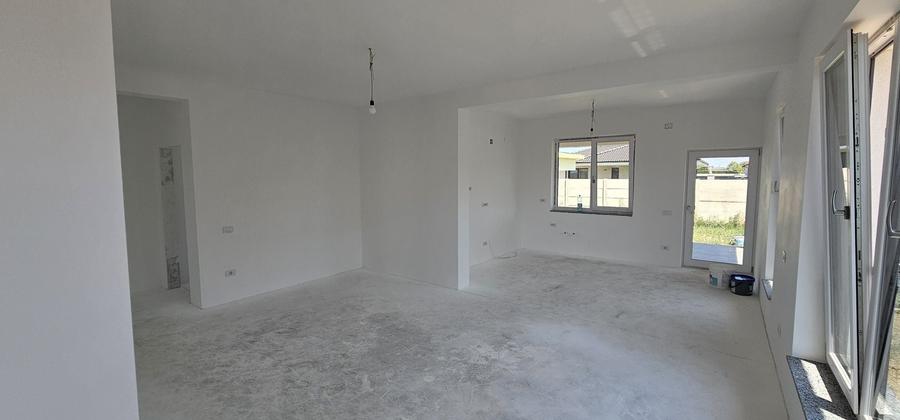 Casă cu 4 camere în Central