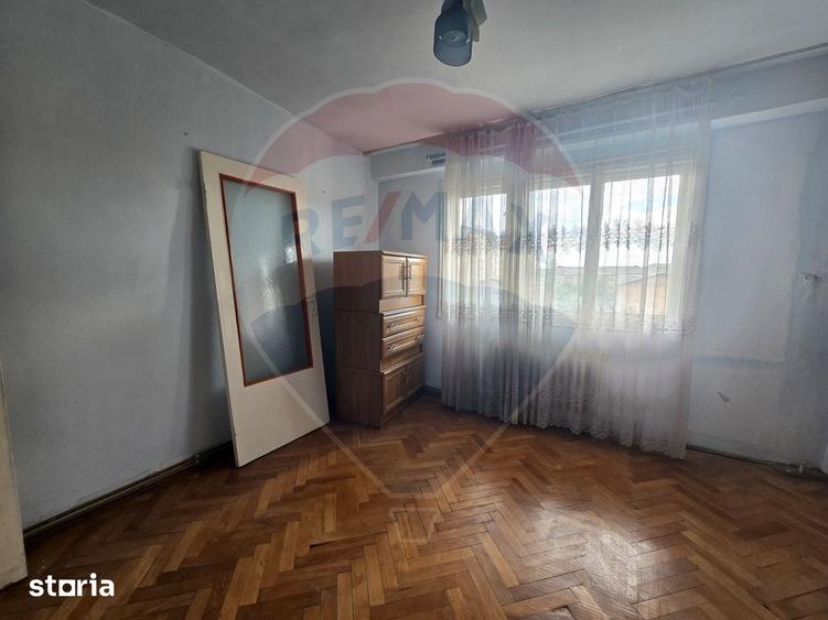 Apartament cu 3 camere decomandat în Tolstoi