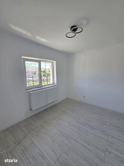 Casă cu 3 camere cu Teren 500 Mp în Dârmănești
