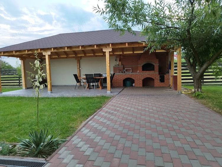 Casă cu Teren 4800 Mp în Căteasca