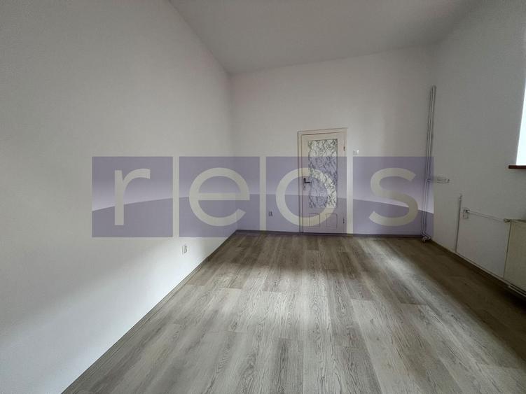 Casă individuală cu 6 camere cu Canalizare în Timpuri Noi