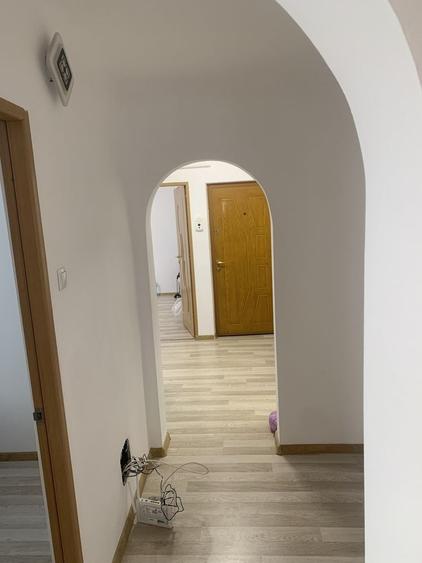 Apartament cu 3 camere decomandat în Exterior Vest