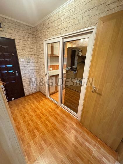 Apartament cu 3 camere decomandat, mobilat în Girocului
