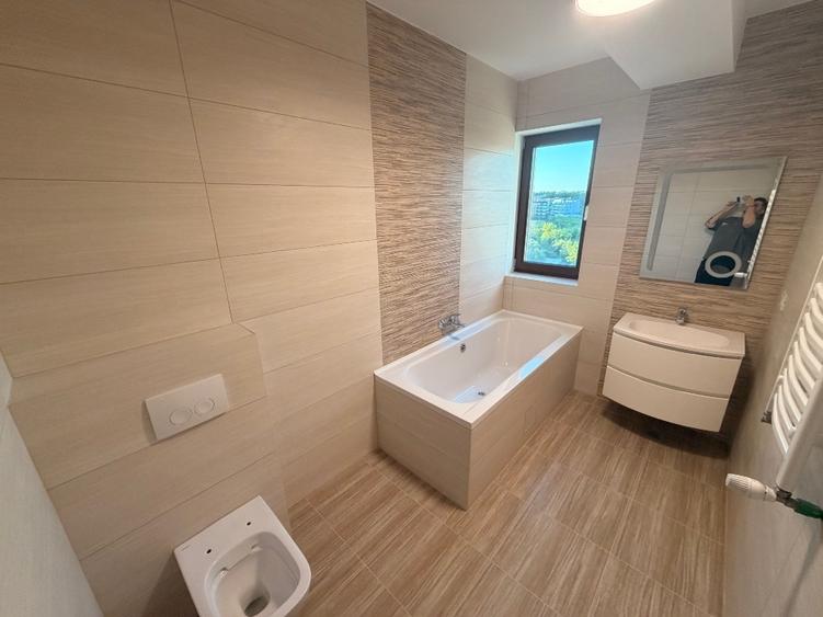 Apartament cu 3 camere decomandat, mobilat în Băneasa