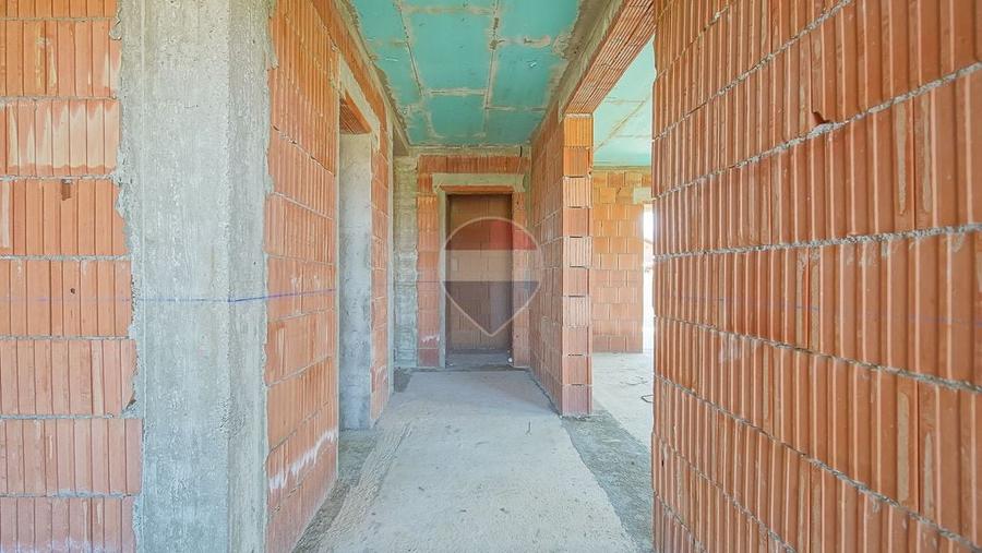 Casă cu 4 camere cu Teren 500 Mp în Cristian