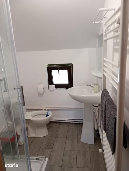 Casă cu 7 camere cu Teren 800 Mp în Beliș